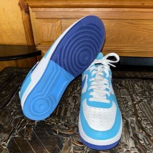 Mens Nike 8.5 barely wore